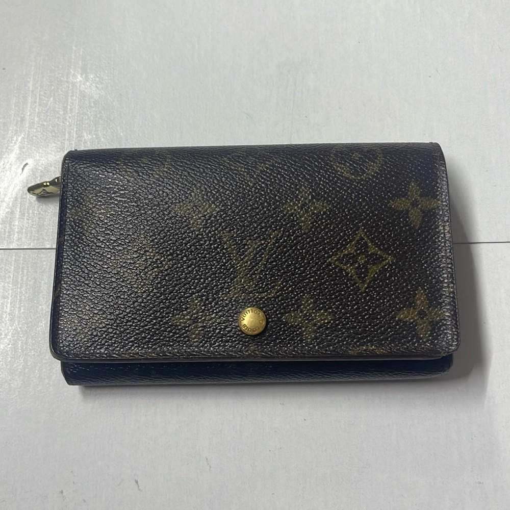 Louis Vuitton Tresor Monogram Bi-Fold
